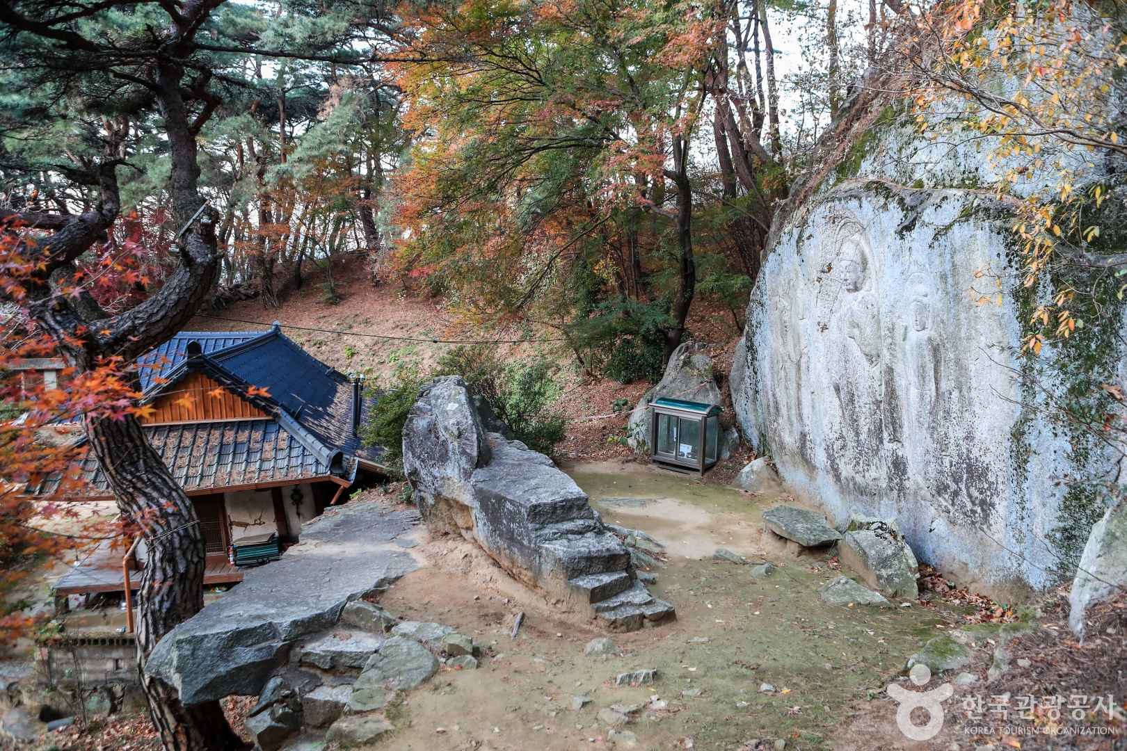 서산 용현리 마애여래삼존상