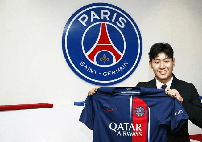 이강인 선수 psg 이적 기념사진