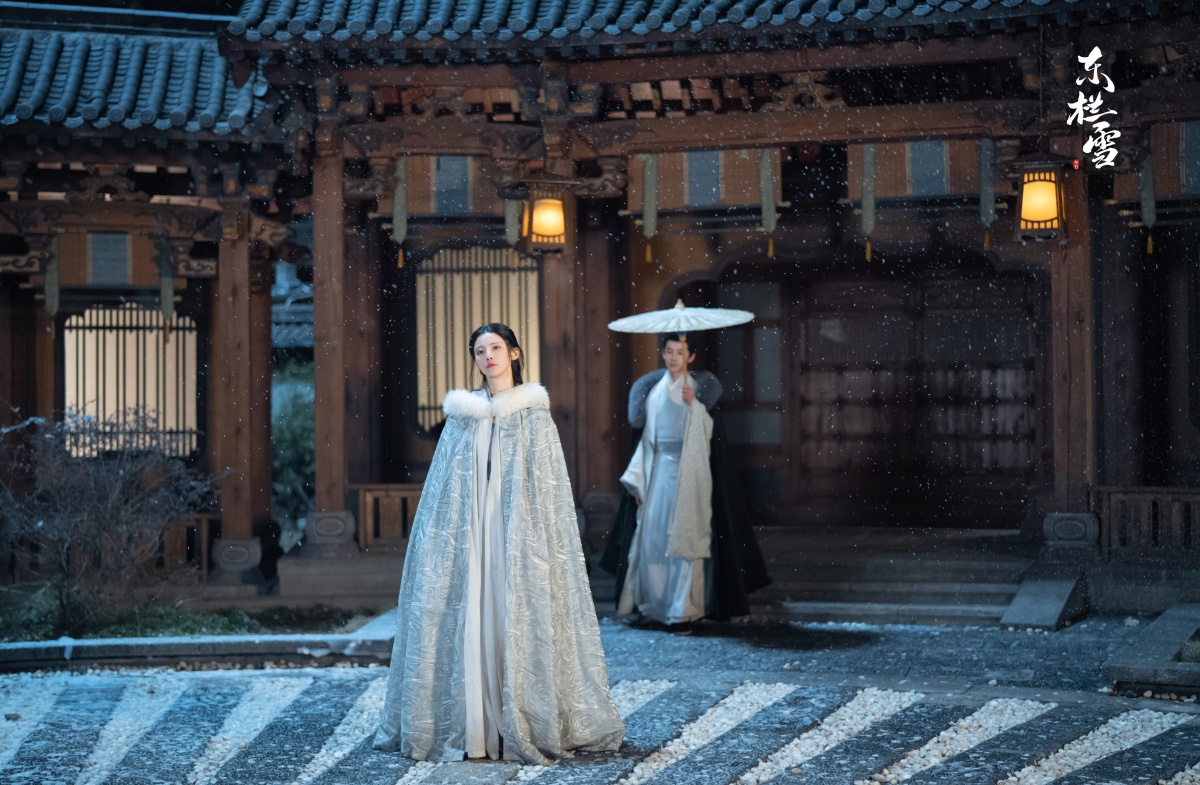 동란설-기하하-혼자 하늘 보는 모습