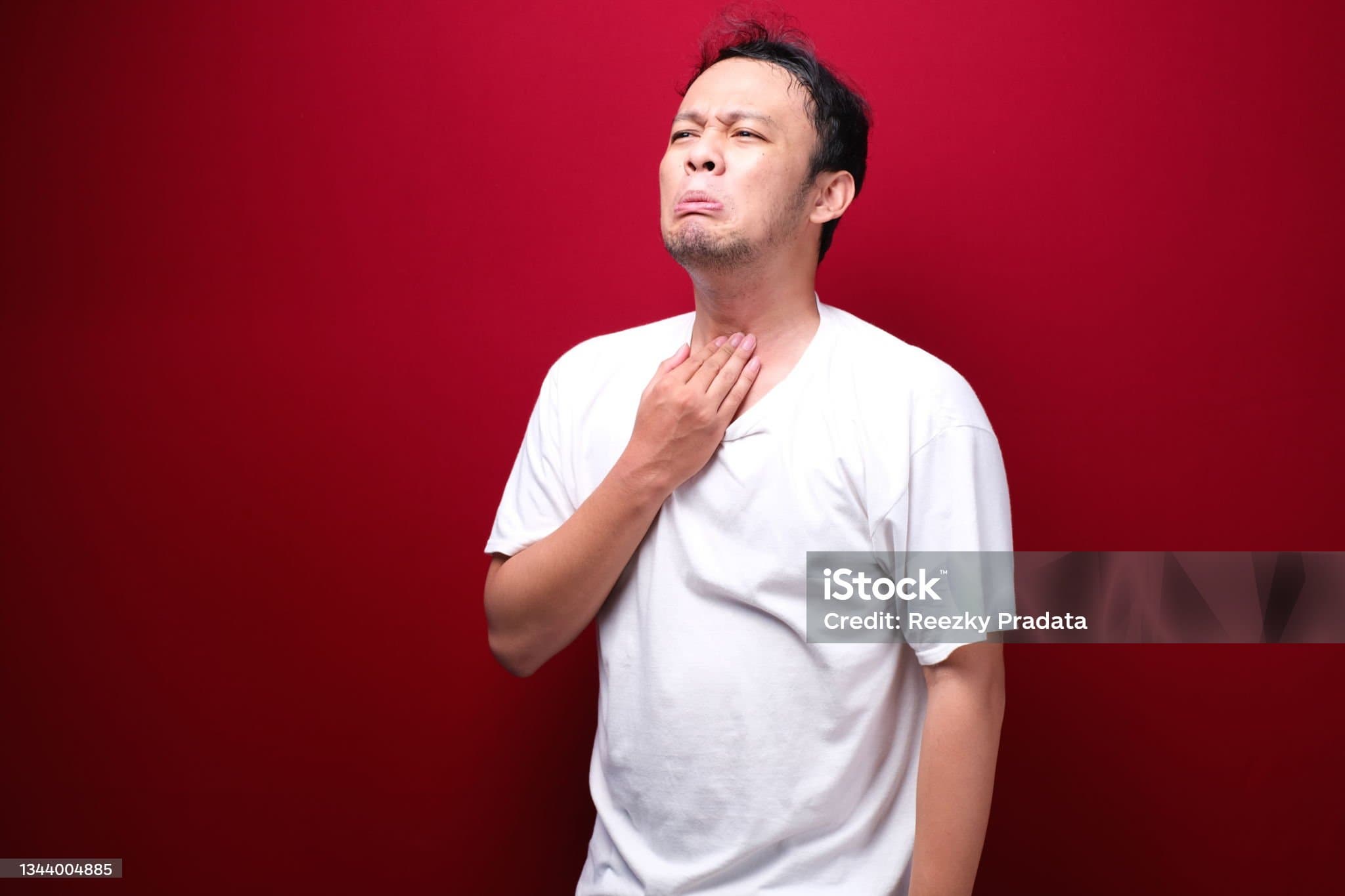 목에서 피가나는 증상 그냥 피로 때문일까?