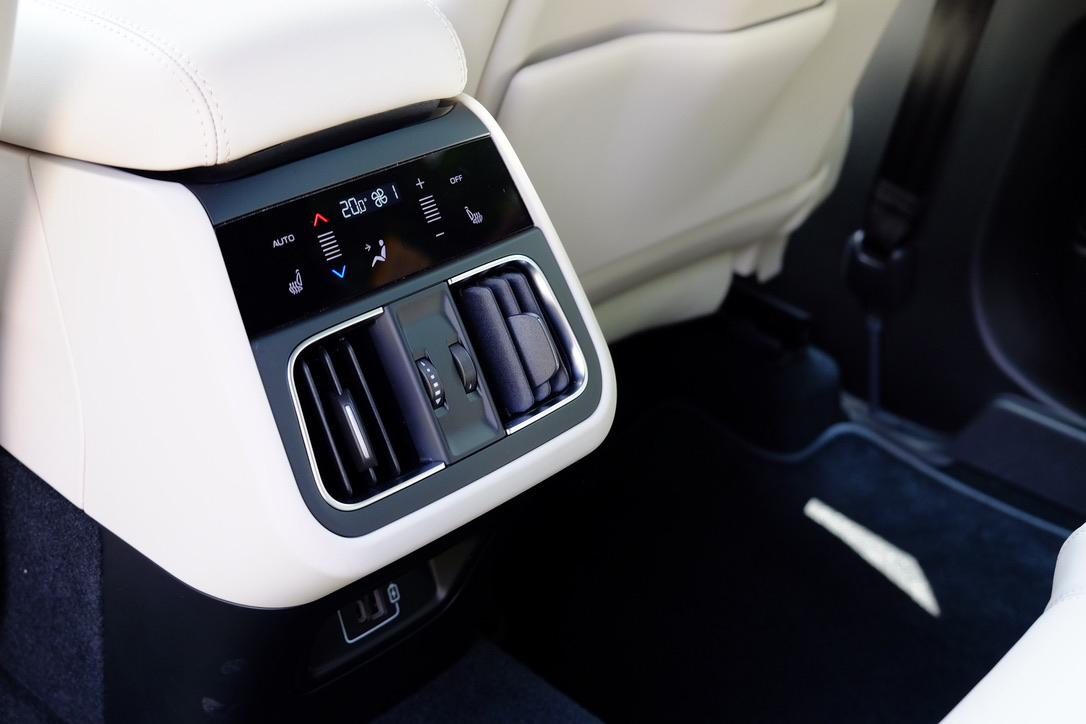 [시승기 - 마세라티 그레칼레] 아름다운 선·폭발적인 힘…거리의 시선이 ‘삼지창’에 꽂혔다