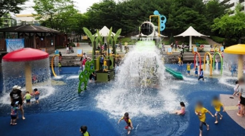 아파트 물놀이터 비키니