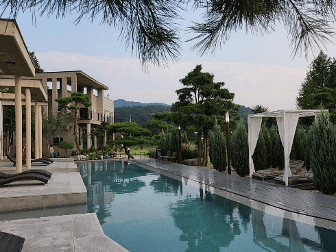 더리버에스_풀빌라_수영장_04