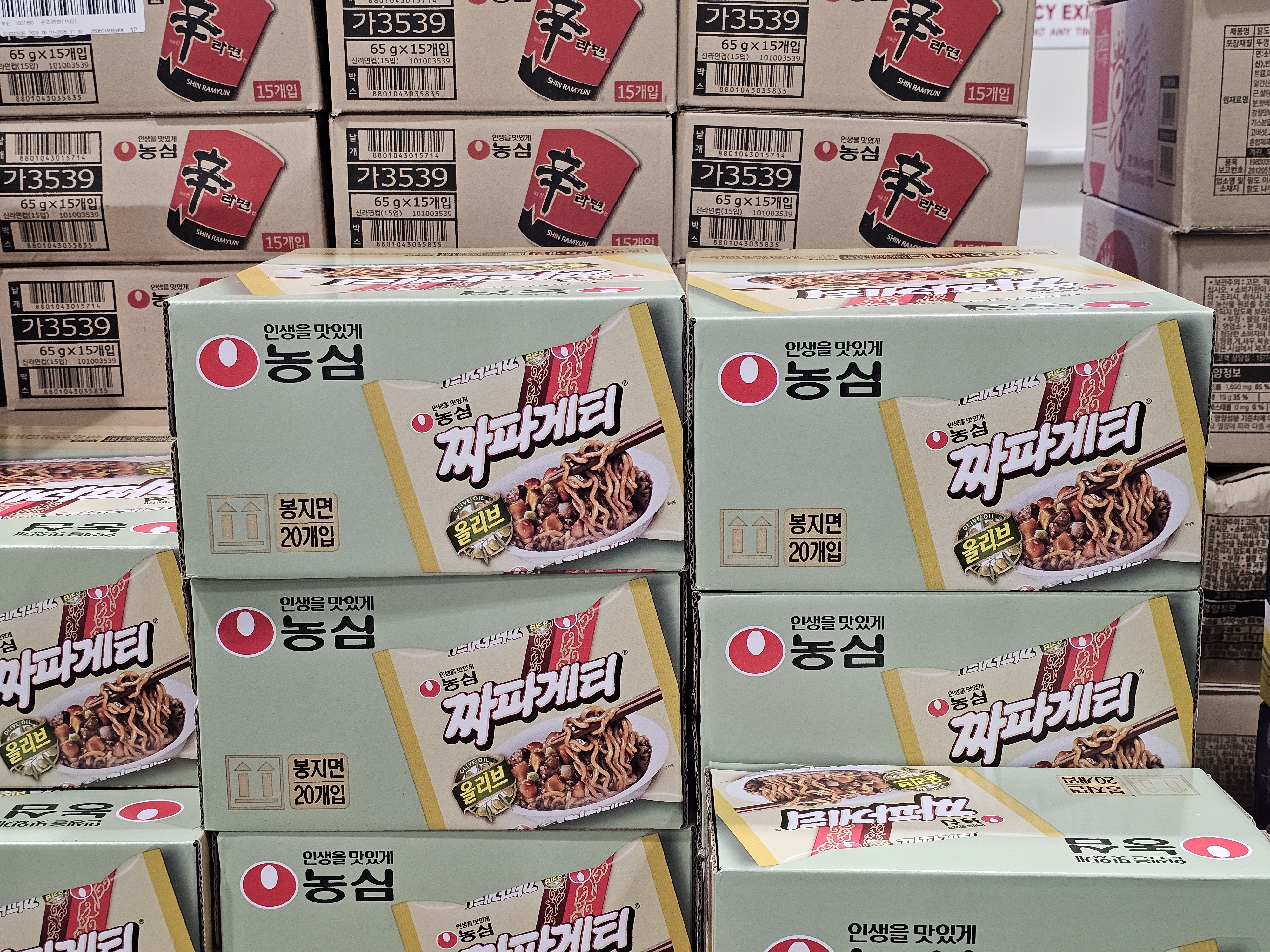 농심 올리브 짜파게티 진열이미지