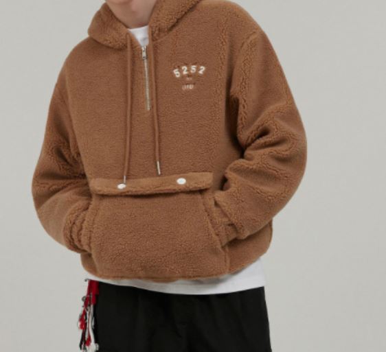 오아이오아이-페이크-퍼-로고-아노락-카멜-색상-사진