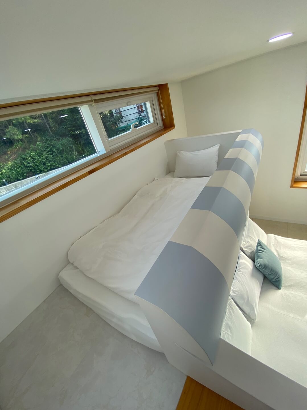 키즈비-풀빌라-복층-침실-이미지