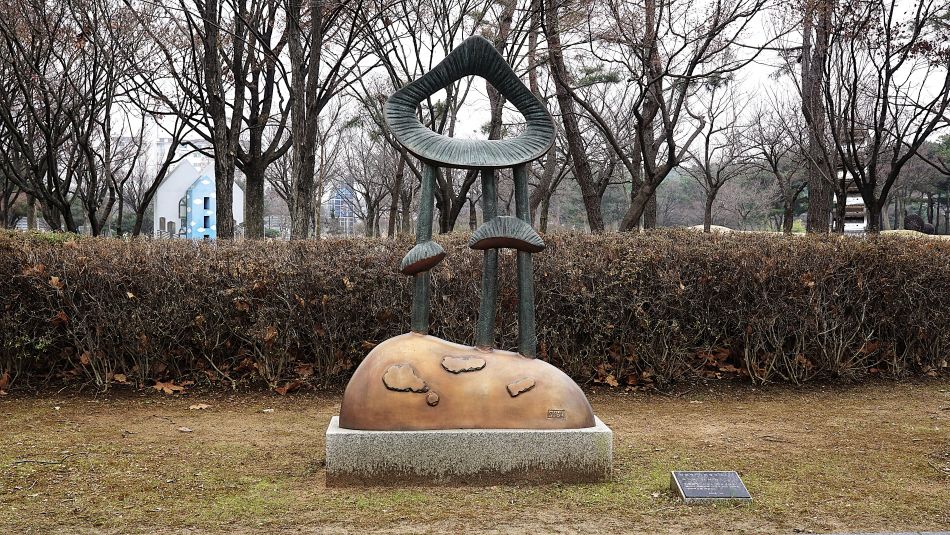 작품설명: 한국의 자연을 소재로 표현한 작품으로 미래에 대한 희망을 상징적으로 표현함