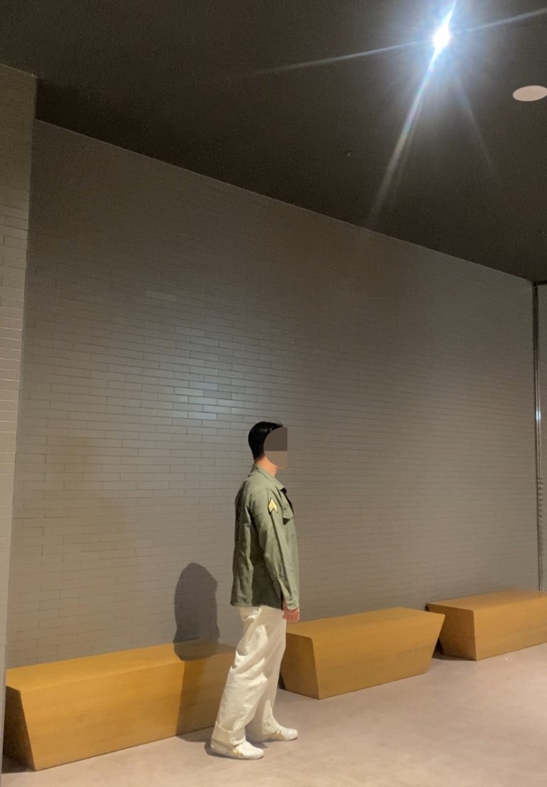 데일리룩(2024. 4. 29.) 야상 OG-107 밀리터리 유틸리티 셔츠 야상 자켓, 무신사스탠다드 티셔츠, 무신사스탠다드 오어슬로우 퍼티그 팬츠,아식스 오니즈카타이거 멕시코66