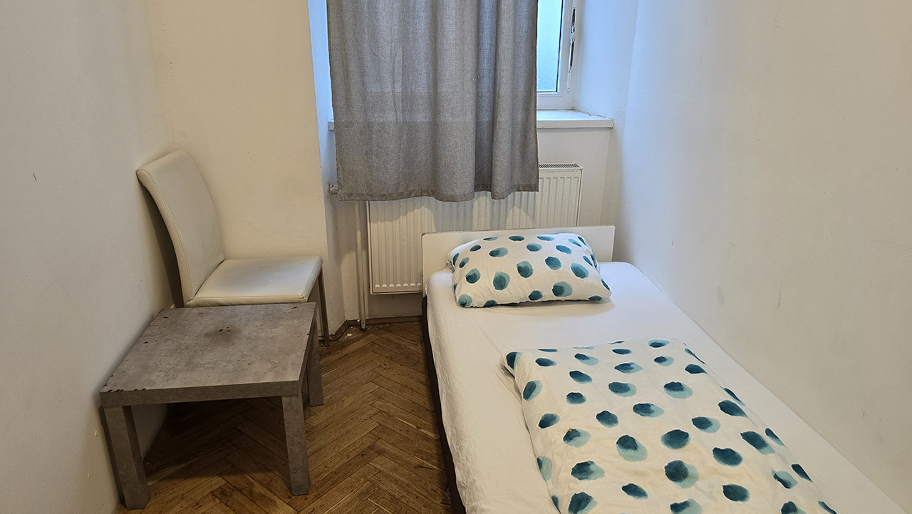 침대, 테이블, 의자