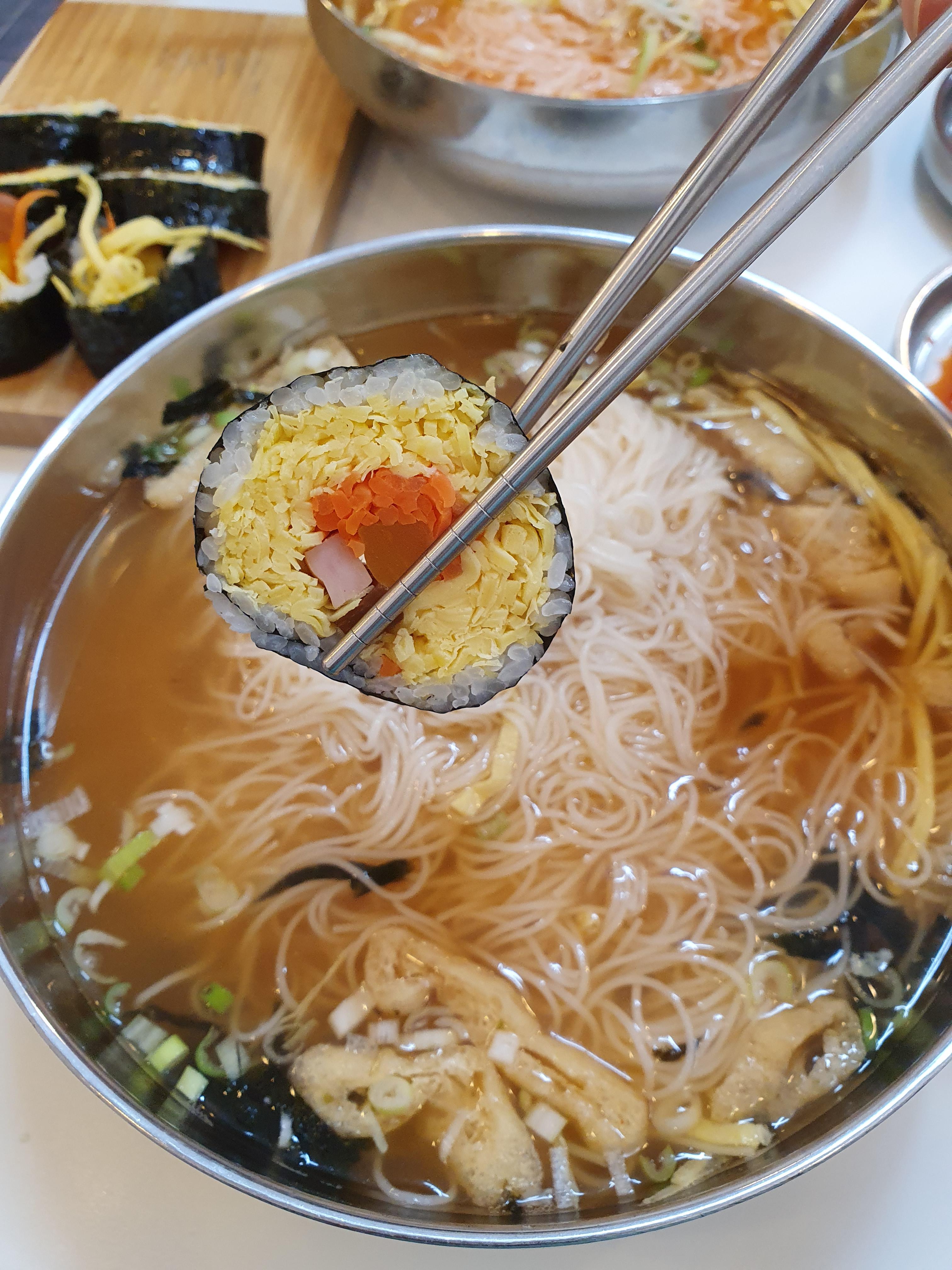 고소한 맛이 아쉬웠던 계란지단 김밥