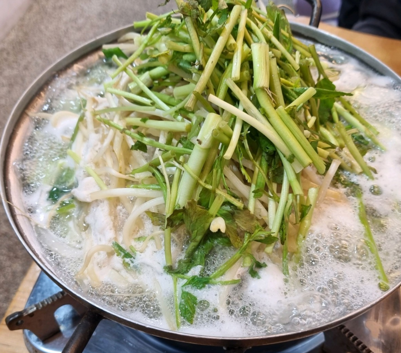  파도 식당