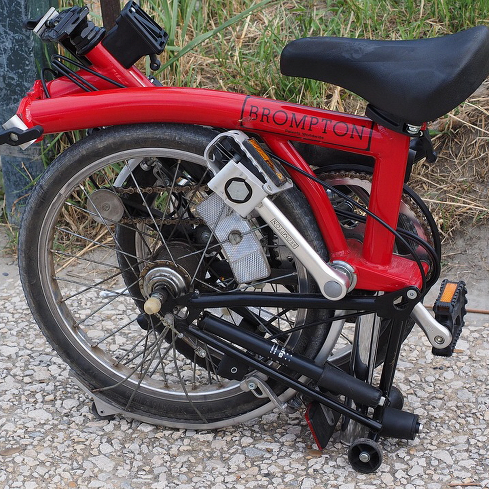 Accurately compare the difference between road bikes and minibellos in terms of speed, use, and portability