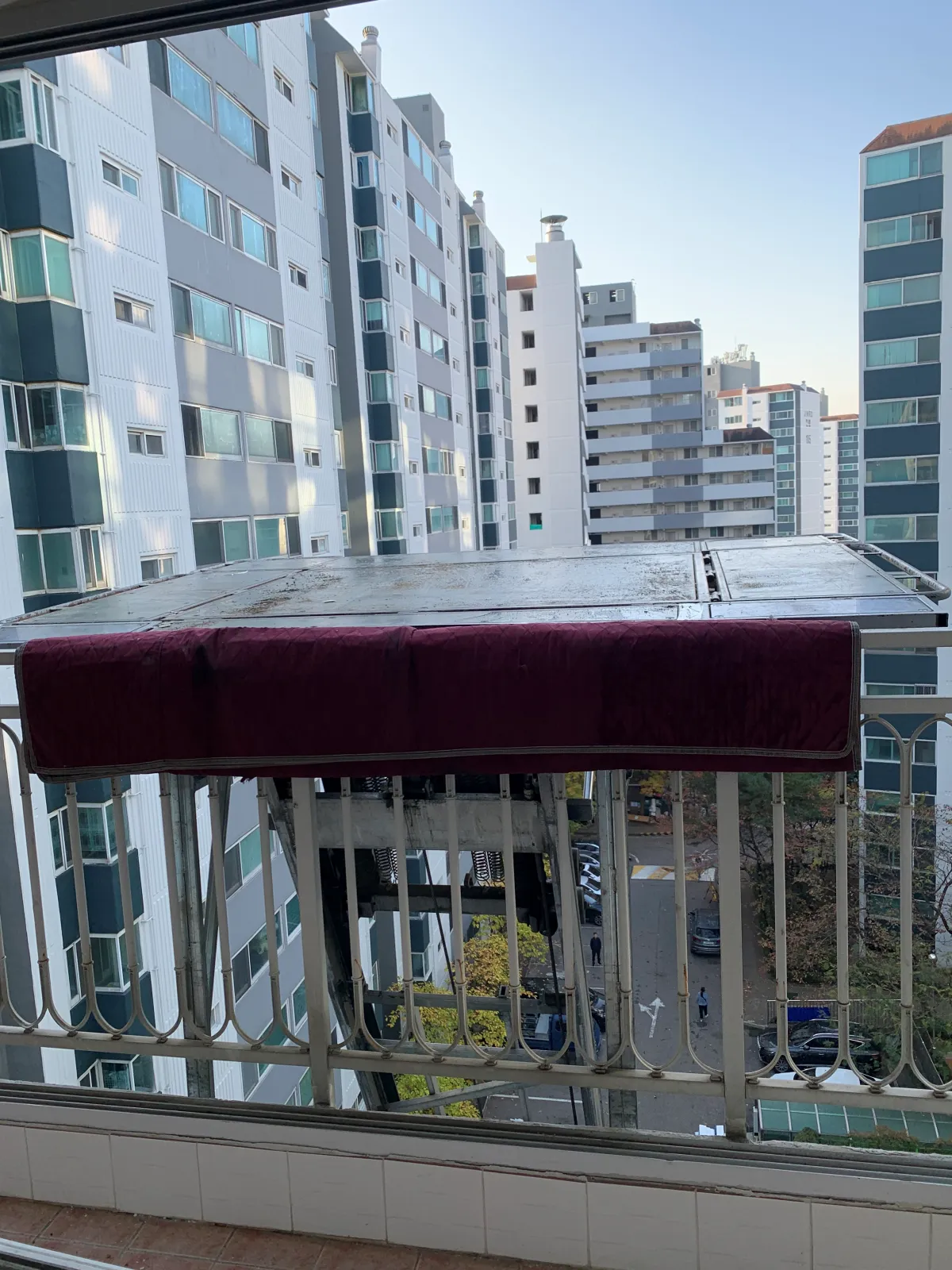 베란다-사다리차-걸친-모습