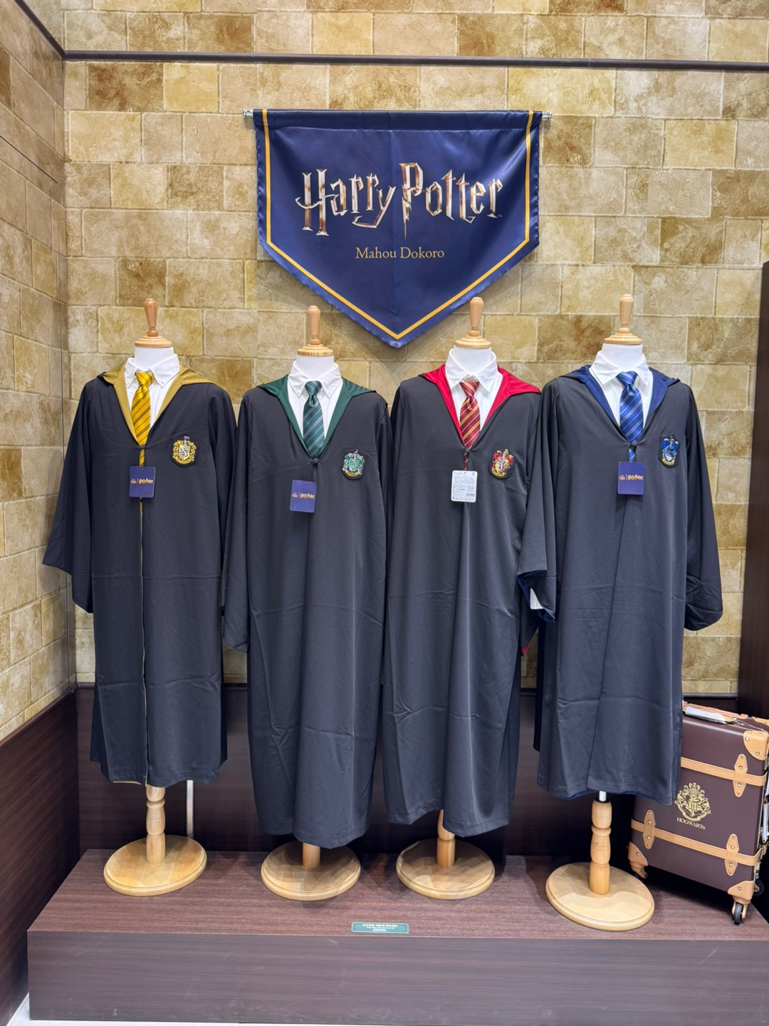 해리포터 팝업존 교복 이미지