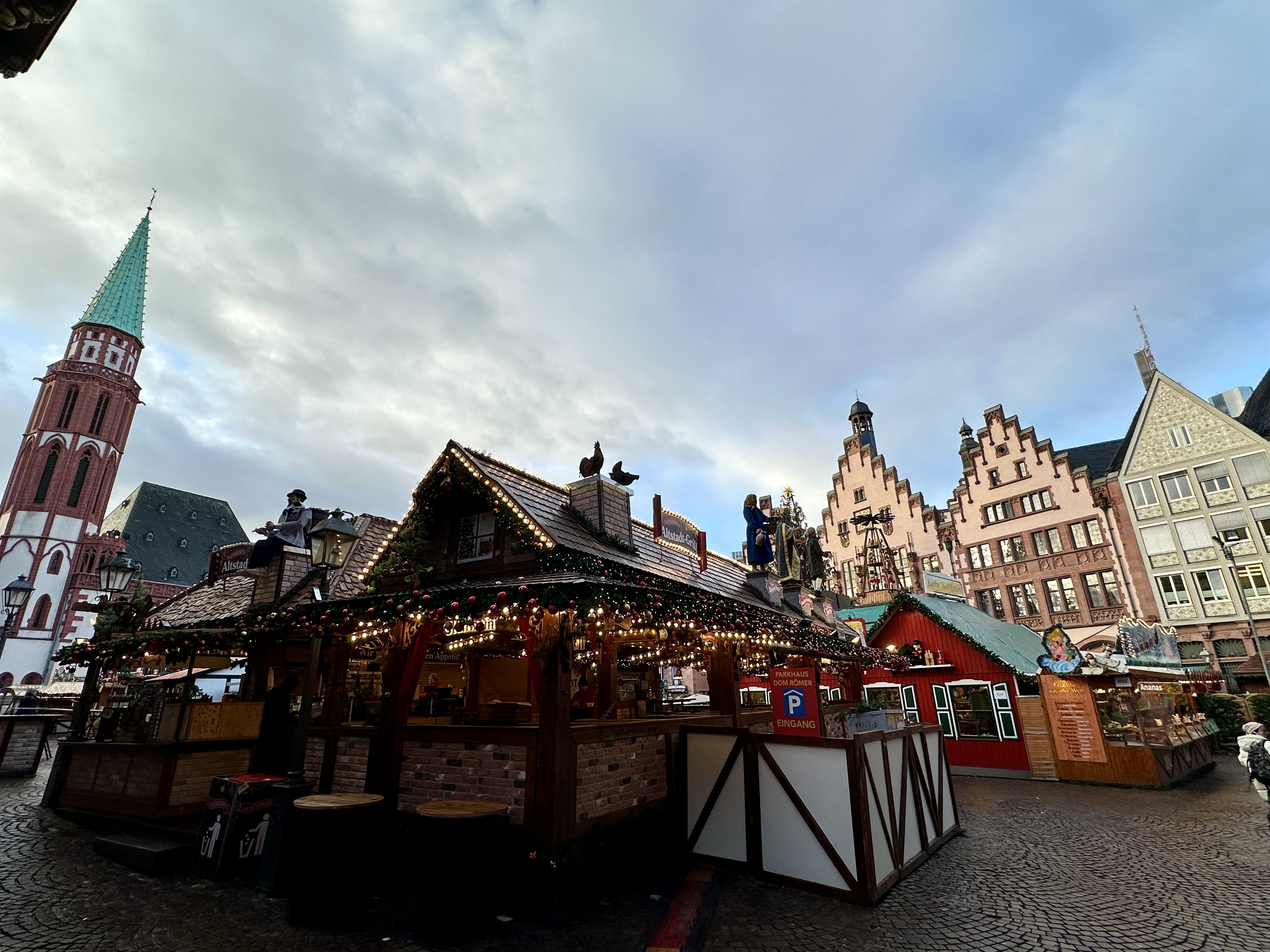 크리스마스 분위기 나는 뢰머광장