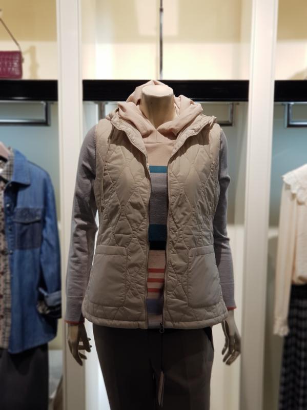 올리비아로렌 물결퀼팅 후드 패딩베스트 VVBKAYW9121