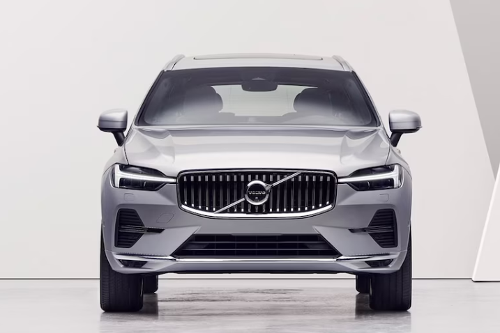 2023 볼보 XC60 전면사진