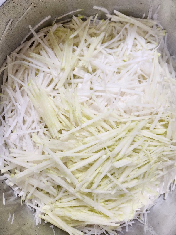 채썰어 놓은 무