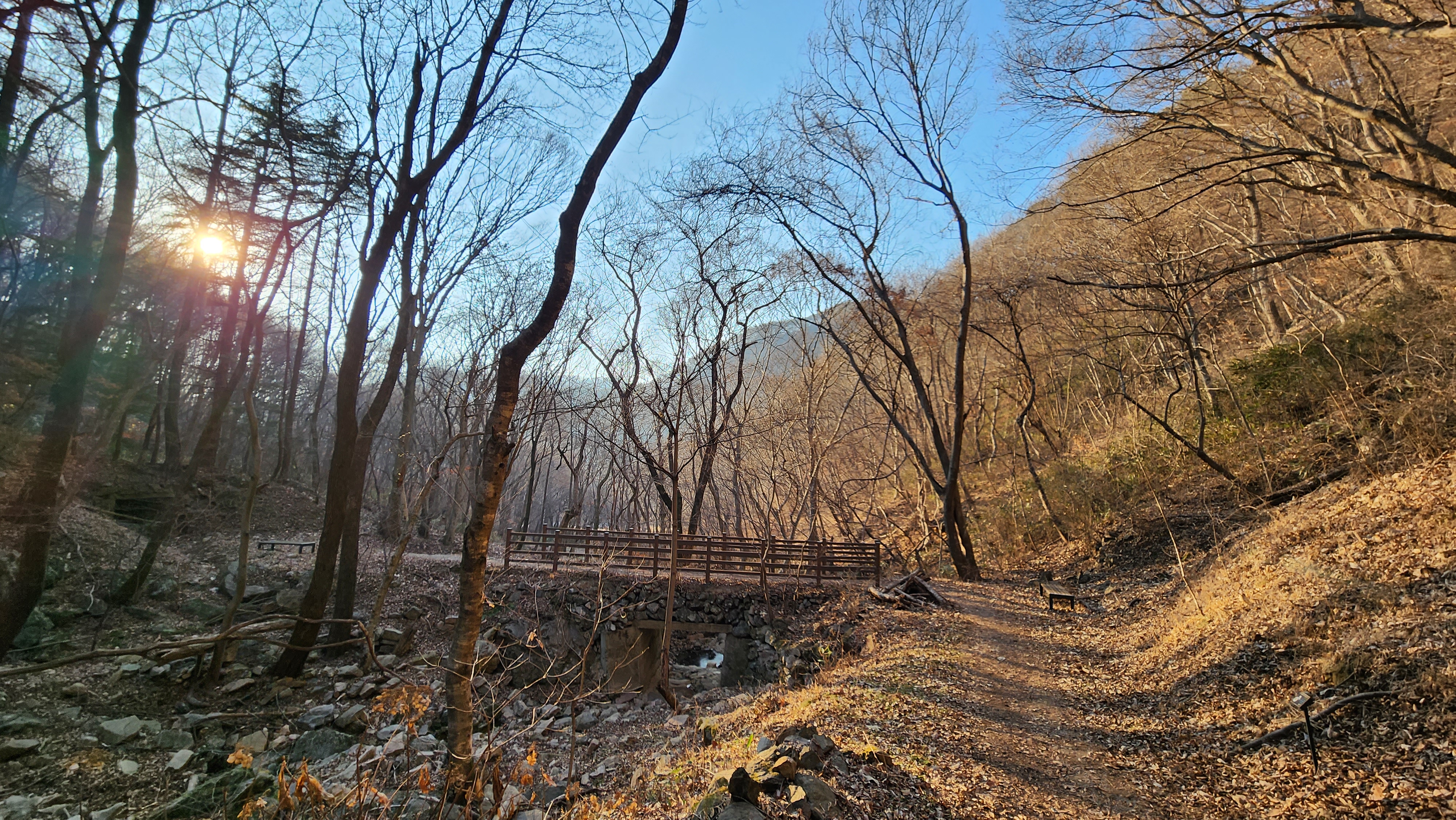 불명산(佛明山)