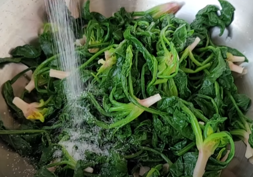 맛소금 1/2 작은술 넣기