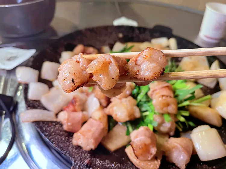 줄서는식당 공덕동 공덕역 맛집 대파김치와 함께 먹는 고소한 곱 가득 곱창과 부드러운 막창 모듬곱창 한우 소곱창 맛있는 곳 소개