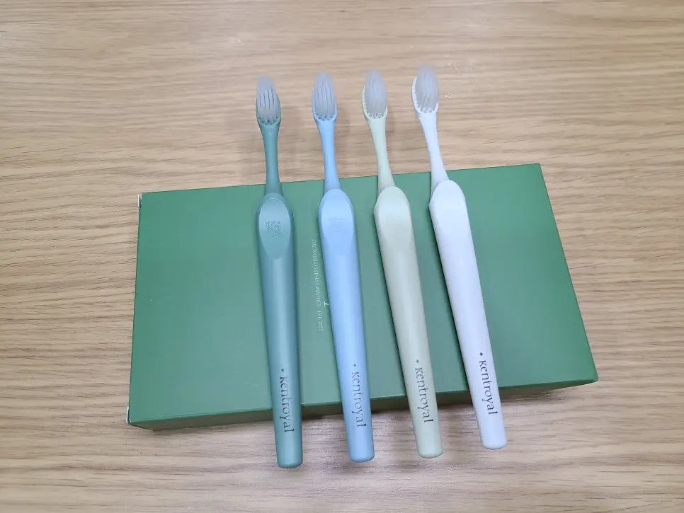 4가지 칫솔 색상 사진