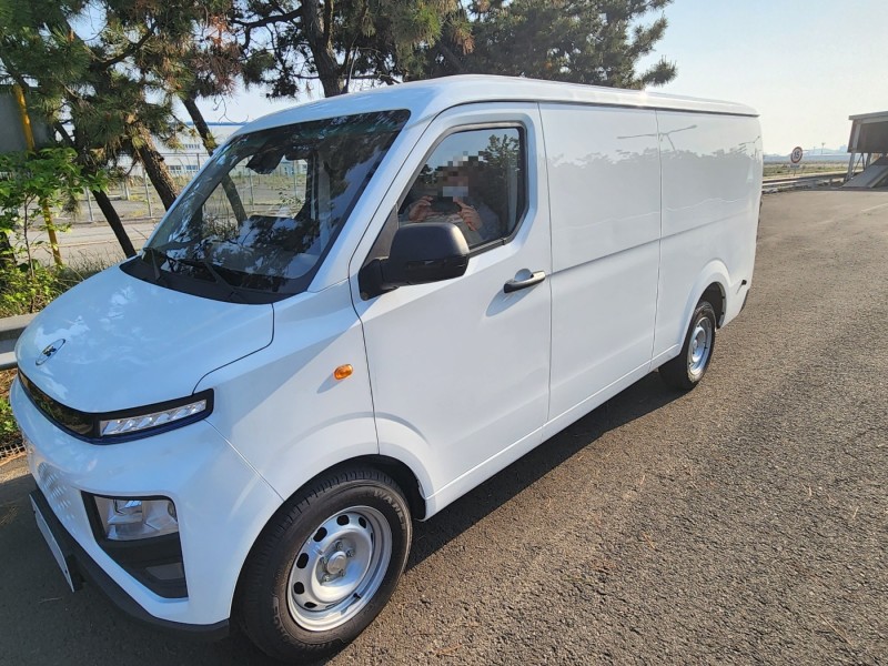 쎄아 전기밴 실외 전 측면 사진