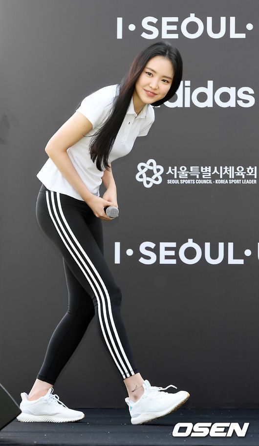 손나은 레깅스 완판녀