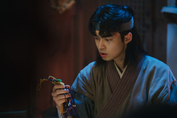 배우 김강민이 영화 '수운잡방'(감독 최연수)에서 계암을 연기하고 있다. [사진=KBS 한국방송, 아센디오]