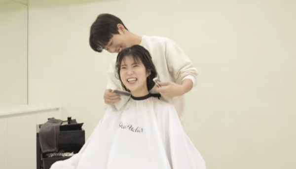 직장 상사와 직원이지만 늘 웃는모습