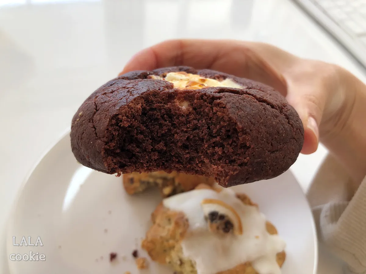 버터앤쉘터-레드벨벳크림치즈쿠키-단면