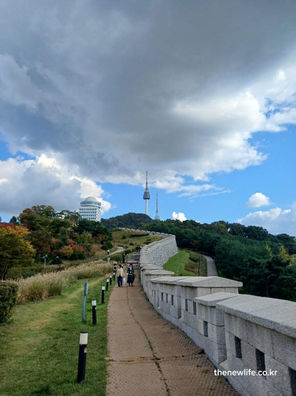 서울 단풍명소 남산 성곽길 산책 코스와 단풍길