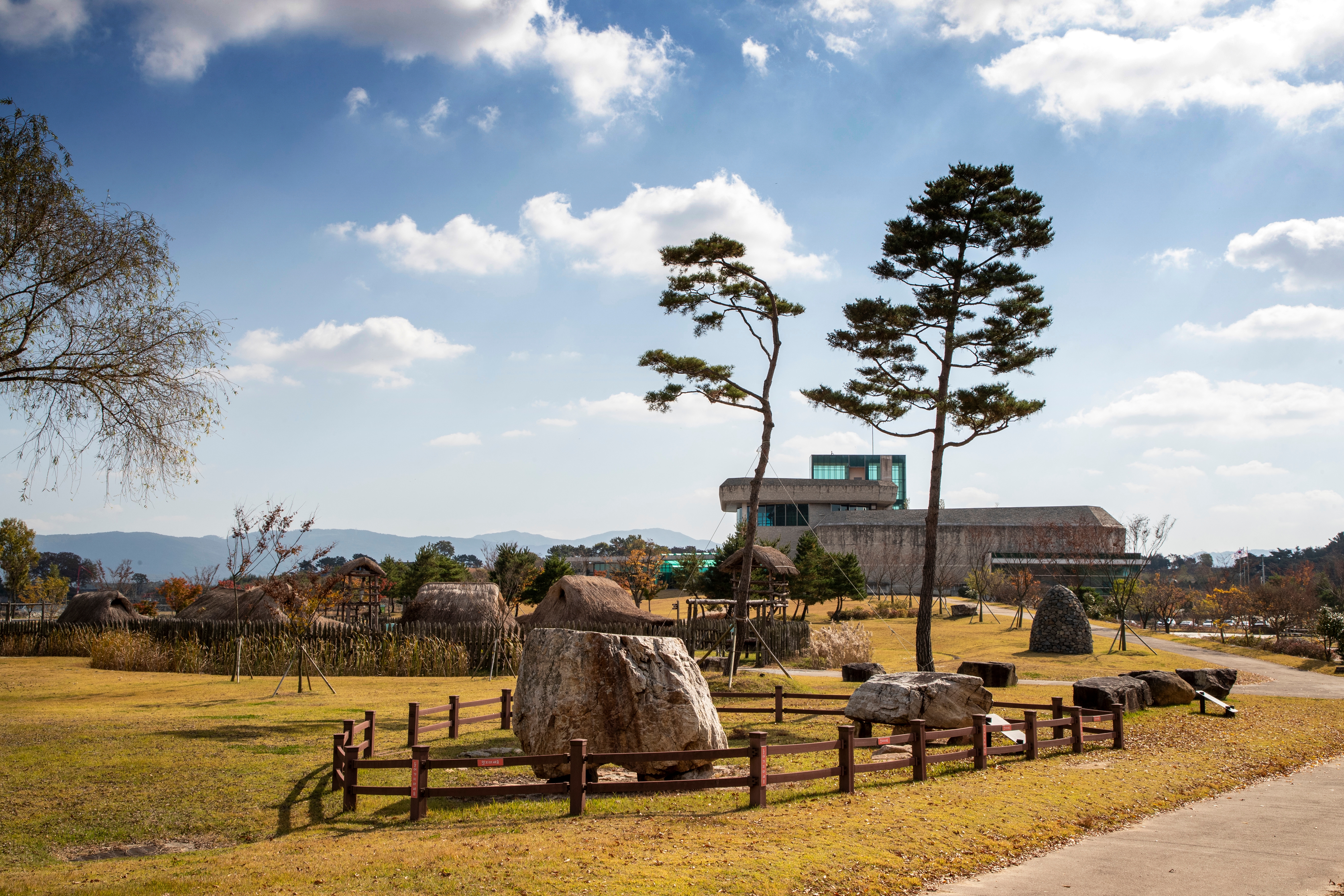 고창 고인돌 박물관 사진