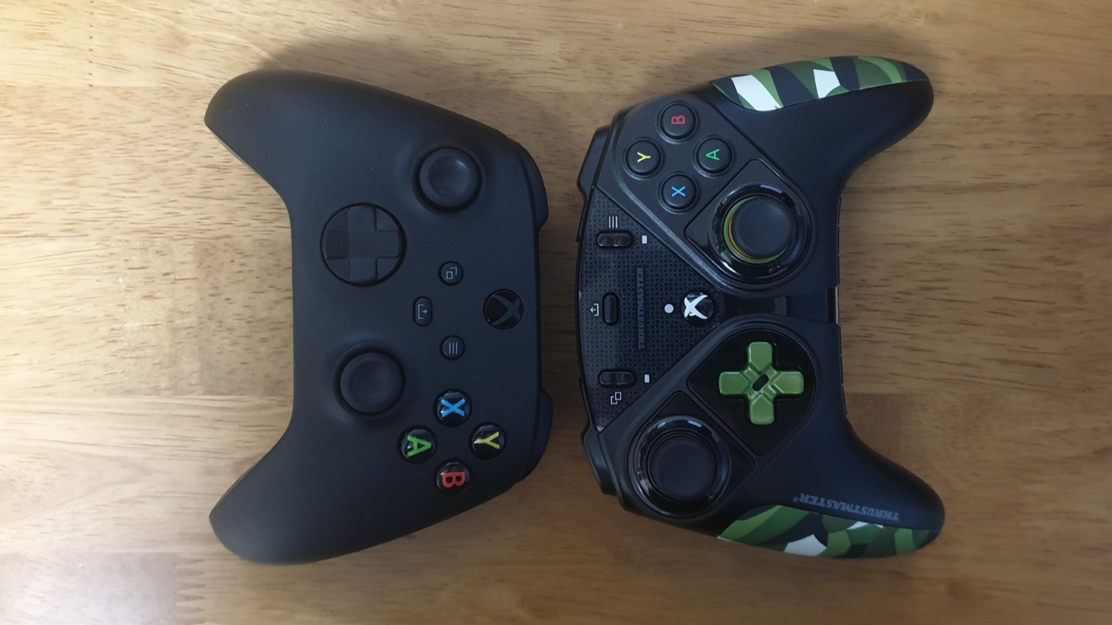 엑스박스 4세대 패드 VS ESWAP X PRO