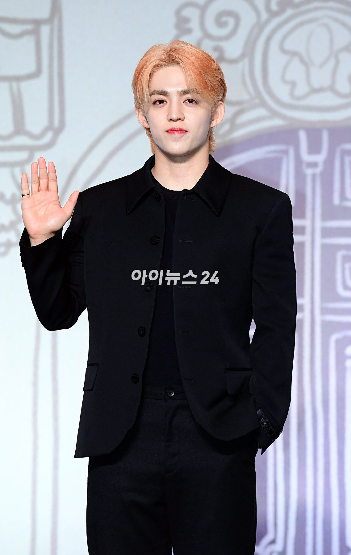그룹 세븐틴 에스쿱스가 29일 오후 서울 영등포구 여의도 콘래드호텔에서 열린 세븐틴(Seventeen) 베스트 앨범 &#39;17 IS RIGHT HERE&#39; 발매 기념 글로벌 기자간담회에 참석하고 있다. [사진=정소희 기자]