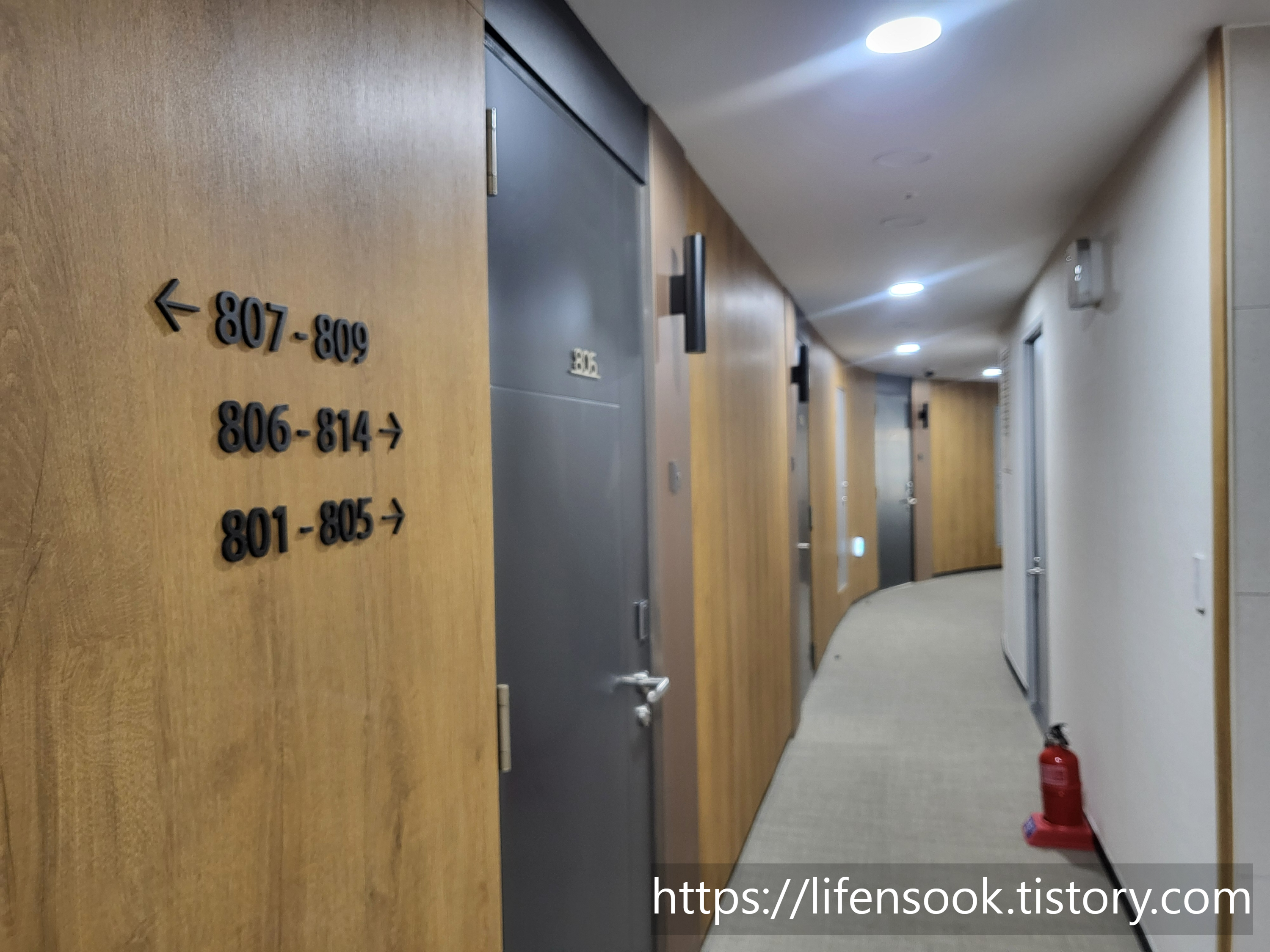 웨이브엠 호텔 웨스트 8층 복도