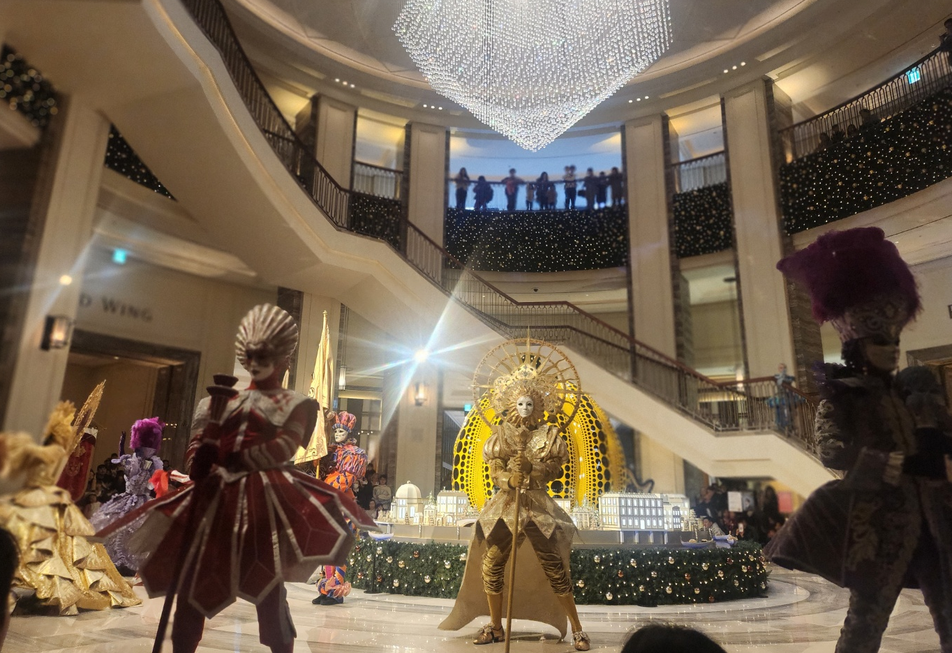 가면 무도회, 명당