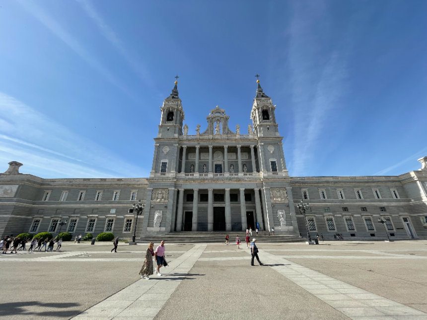 알무데나 대성당