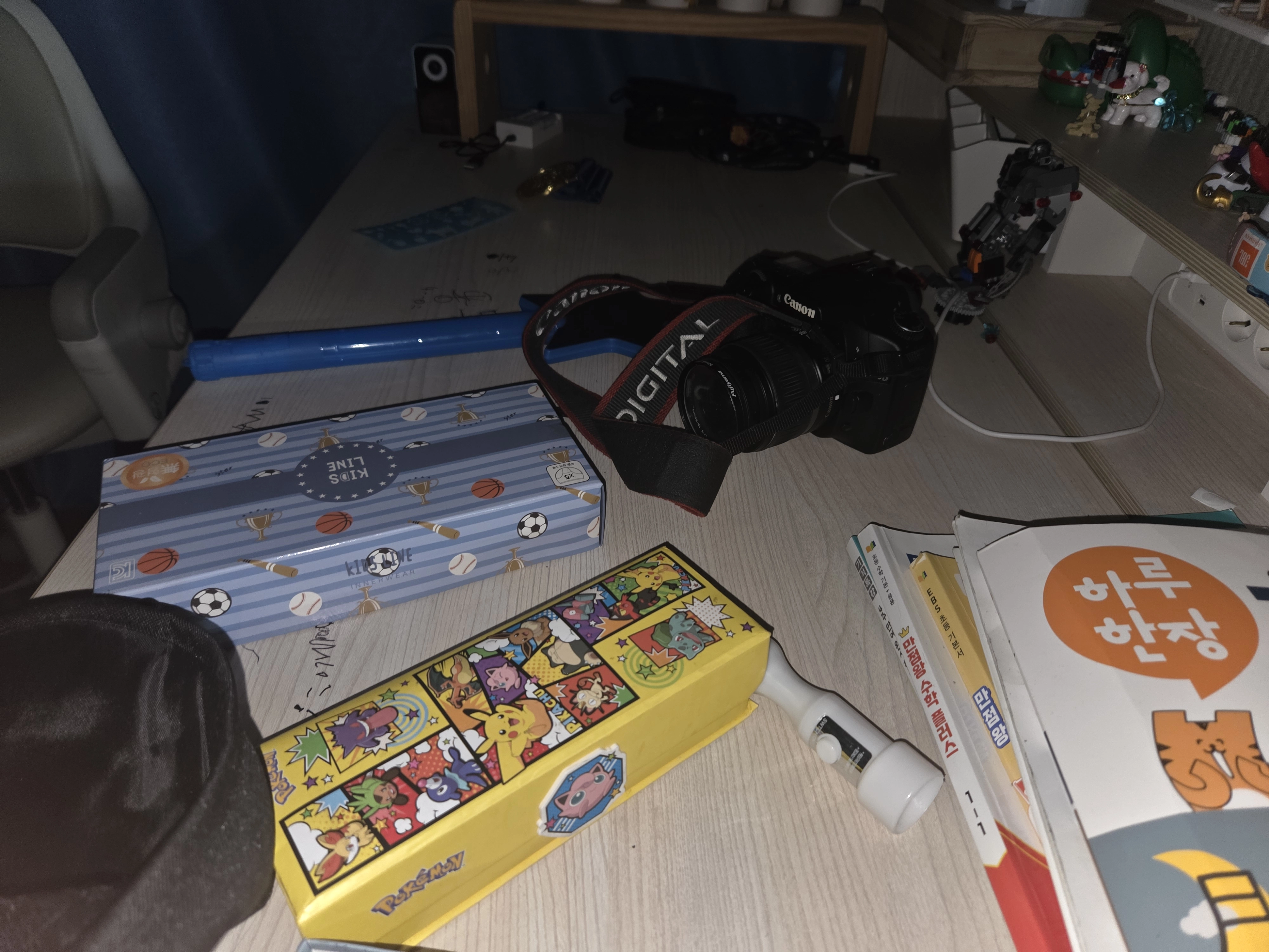 Canon EOS 30D를 꺼내놓고도 아이 사진을 남기지 않았던 오후