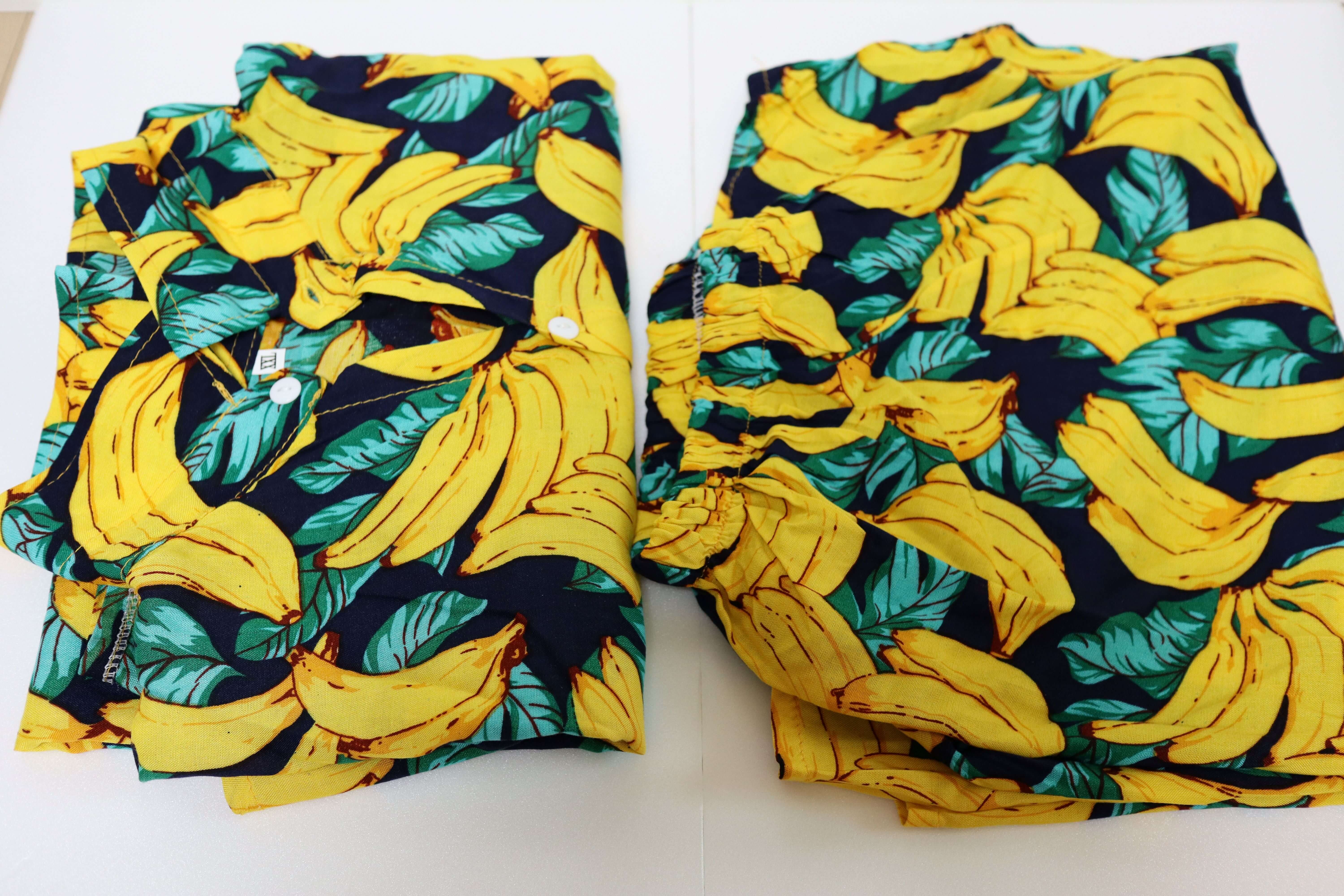 바나나-모양이-그려진-반팔-반바지-상하의-세트