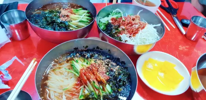 엄마는 슈퍼우먼 경주 40년 경력 노포 비빔쫄면 냉쫄면 온쫄면 쫄면 맛집
