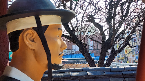 동헌 매화나무와 나졸