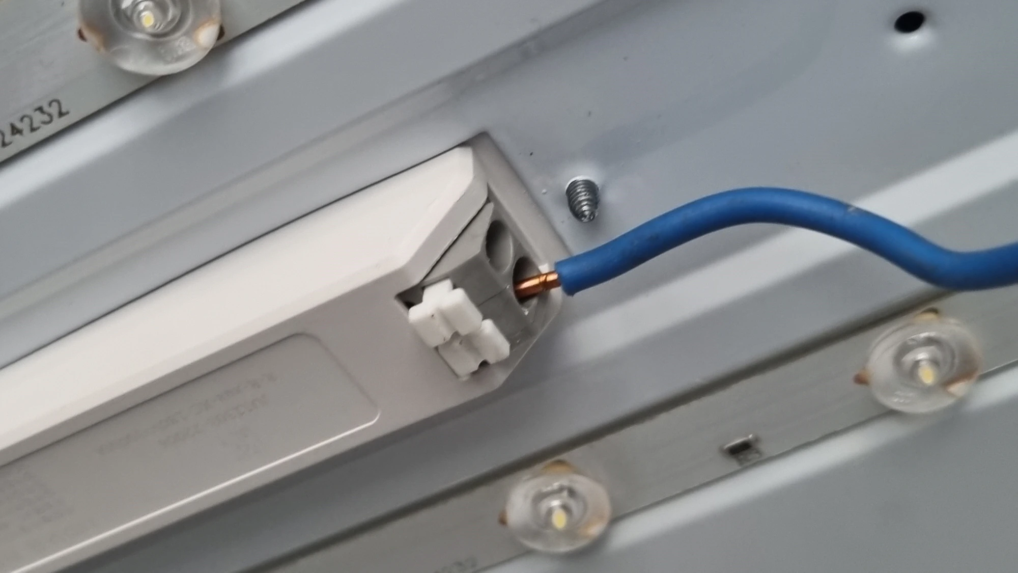 전선 피복 벗겨진 모습