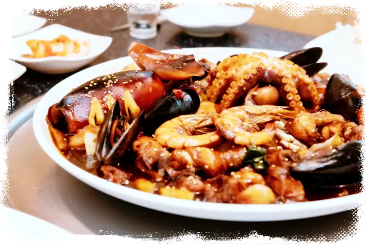 고수의 부엌 몸보신 제대로 버섯삼겹닭갈비 등뼈해물찜닭 해물찜닭 맛집 경북 경주 맛집