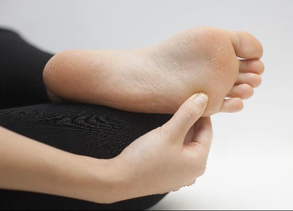 발가락몸쪽으로당기기