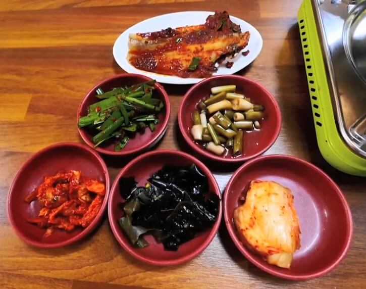 생생정보 할매 밥 됩니까? 포항 구룡포 해순 할머니의 모리국수 맛집 대천식당
