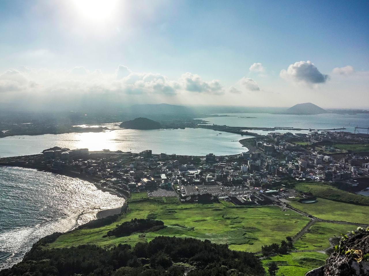 성산일출봉 – 일출, 그 이상을 담다