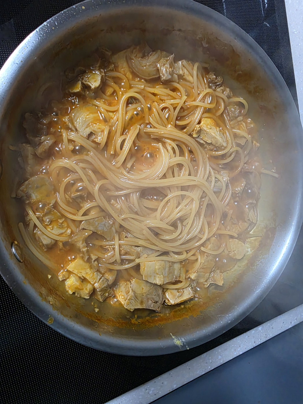 기름 넣고 파스타 비비는 장면