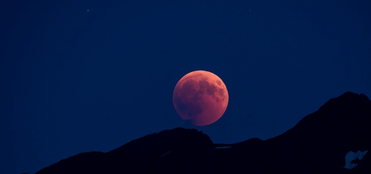 3년 만의 개기월식 무료보기