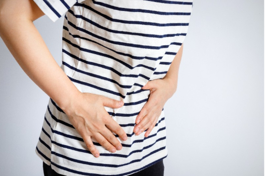 복부-통증-여성